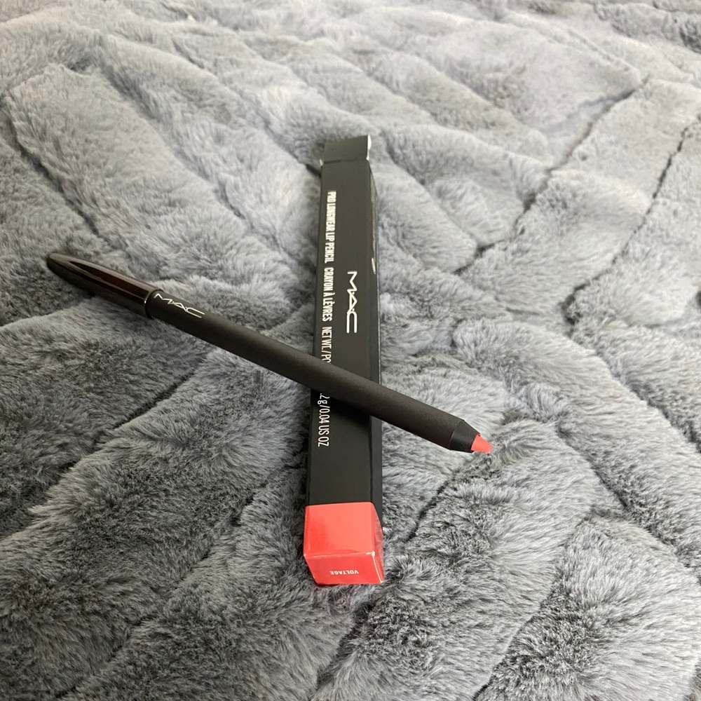 RARE New MAC Prolongwear lip liner Voltage coral